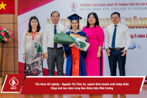 hce-to-chuc-le-tot-nghiep-nam-2023-dot-1-cho-gan-500-sinh-vien-dat-dieu-kien-ra-truong-5999-3