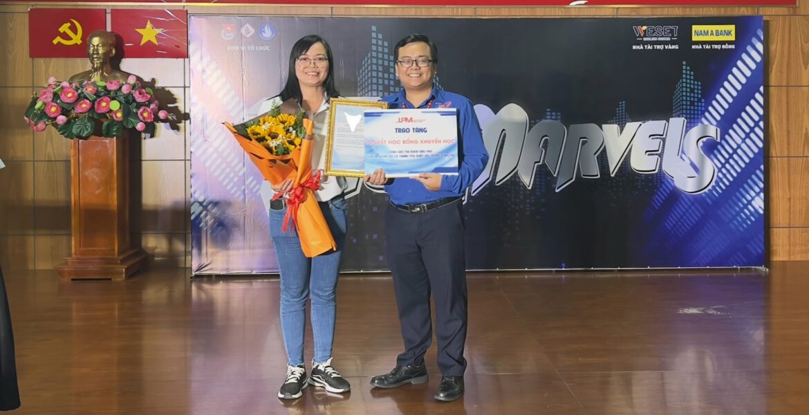 Taxi tai Thanh Hung_trao hb